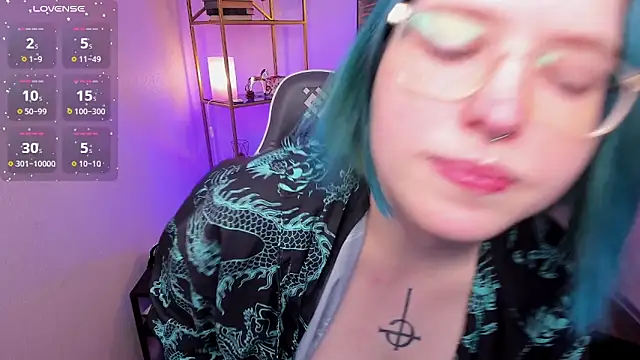 Snapshot of Manic_pixie_ chatting on 07-25-26, 03:29 Manic pixie online show from 07-25-26, 03:29