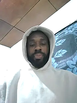 Snapshot of onewinnertee chatting on 02-14-26, 01:44 onewinnertee online show from 02-14-26, 01:44