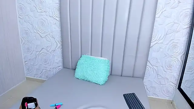 Snapshot of LindaHooker chatting on 01-10-26, 05:47 LindaHooker online show from 01-10-26, 05:47