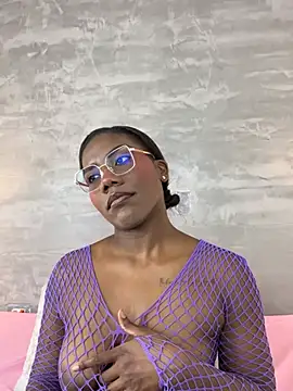 Snapshot of Alaia_Colins chatting on 07-15-26, 01:56 Alaia Colins online show from 07-15-26, 01:56