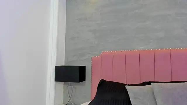 Snapshot of Alaia_Colins chatting on 10-04-25, 04:14 Alaia Colins online show from 10-04-25, 04:14