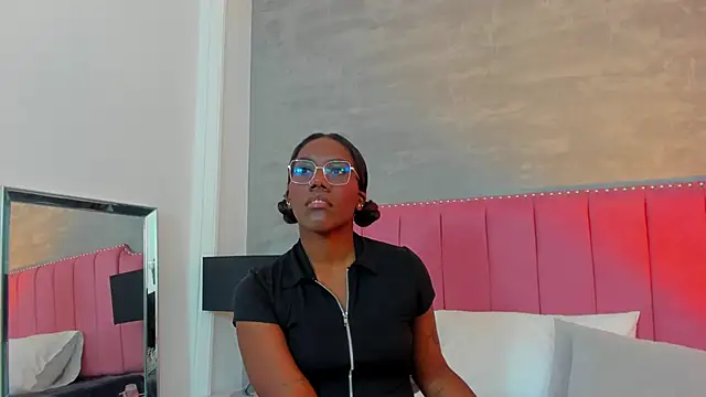 Alaia Colins online show from 11-13-25, 03:43