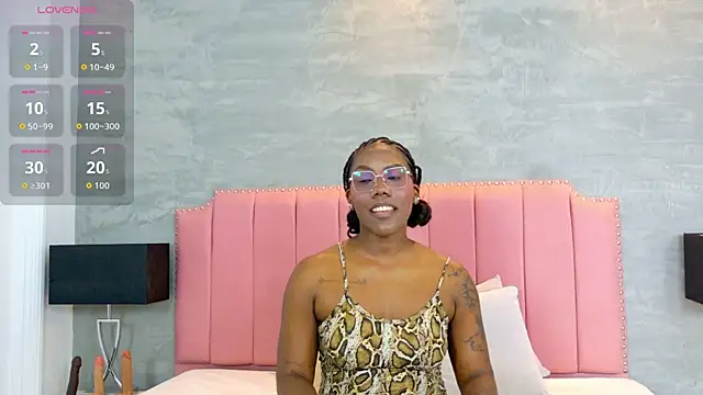 Alaia Colins online show from 04-25-26, 12:57