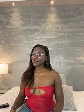 Snapshot of Alaia_Colins chatting on 06-22-26, 04:20 Alaia Colins online show from 06-22-26, 04:20