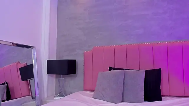 Snapshot of Alaia_Colins chatting on 10-18-25, 02:57 Alaia Colins online show from 10-18-25, 02:57