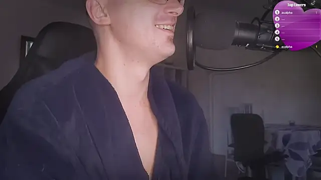 Snapshot of Moonsire1 chatting on 09-14-25, 05:57 Moonsire1 online show from 09-14-25, 05:57