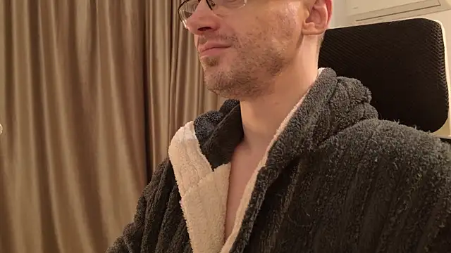 Snapshot of Moonsire1 chatting on 02-08-26, 07:44 Moonsire1 online show from 02-08-26, 07:44