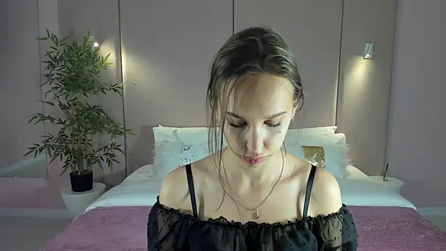 Snapshot of SandraTucker chatting on 06-09-26, 02:34 SandraTucker online show from 06-09-26, 02:34
