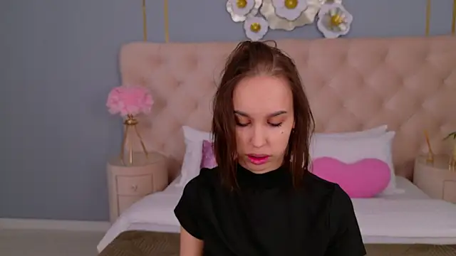 SandraTucker online show from 04-06-26, 02:40