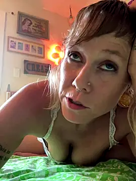 Snapshot of I_am_babydoll chatting on 10-14-25, 02:39 I am babydoll online show from 10-14-25, 02:39