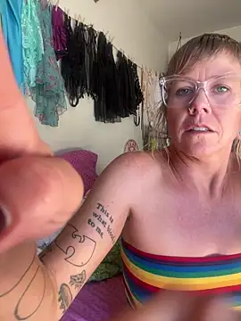 Snapshot of I_am_babydoll chatting on 10-17-25, 09:38 I am babydoll online show from 10-17-25, 09:38