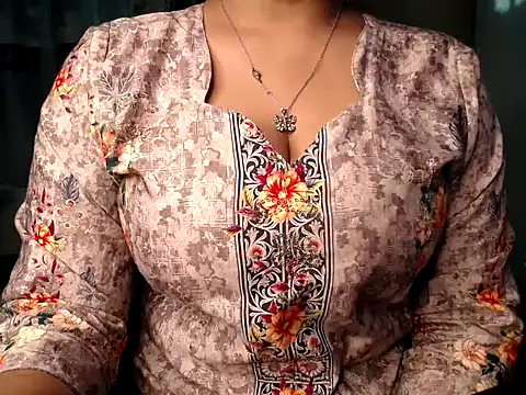 Snapshot of Saanviraa chatting on 01-08-26, 02:28 Saanviraa online show from 01-08-26, 02:28