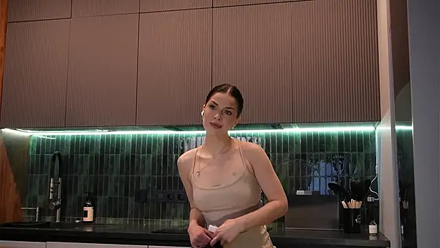 Sofa 01 online show from 03-08-26, 03:15