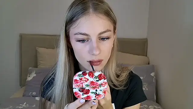 Snapshot of GabriellaOlsen chatting on 10-19-25, 10:40 GabriellaOlsen online show from 10-19-25, 10:40