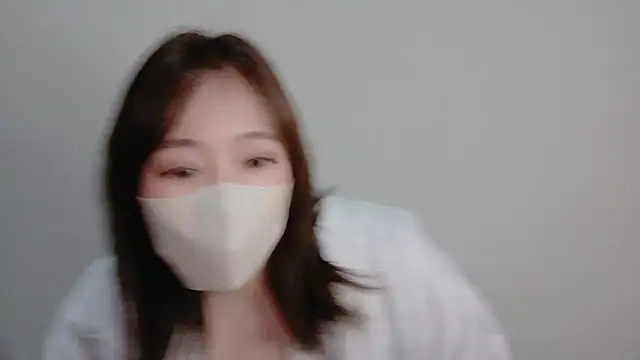 Snapshot of mio7635 chatting on 06-12-26, 02:15 mio7635 online show from 06-12-26, 02:15