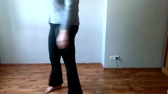 Snapshot of lovexCaroline chatting on 02-05-25, 02:37 lovexCaroline online show from 02-05-25, 02:37