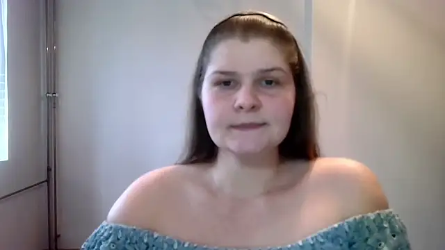 Snapshot of lovexCaroline chatting on 02-12-25, 02:43 lovexCaroline online show from 02-12-25, 02:43