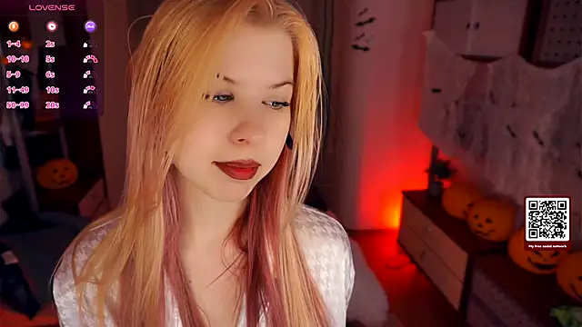 LynetHakes online show from 10-24-25, 04:22