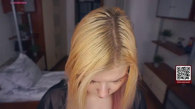 LynetHakes online show from 11-20-25, 04:24