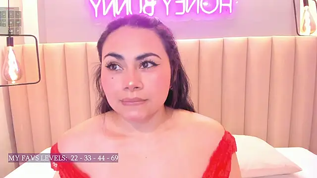 Naomymonroe  online show from 10-17-25, 09:49