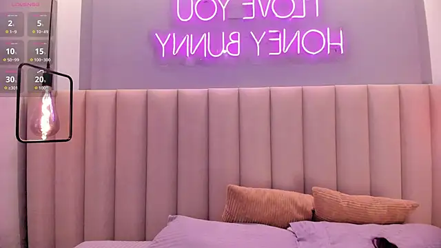 Snapshot of Naomymonroe_ chatting on 07-10-26, 10:48 Naomymonroe online show from 07-10-26, 10:48
