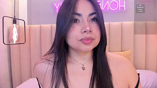 Snapshot of Naomymonroe_ chatting on 06-26-26, 10:54 Naomymonroe online show from 06-26-26, 10:54
