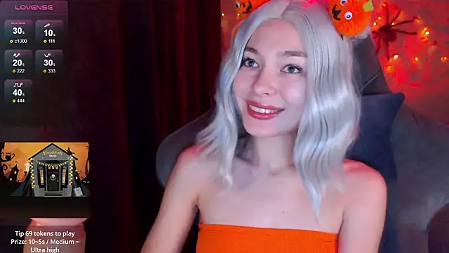 Ohmy Nora  online show from 10-31-25, 07:21