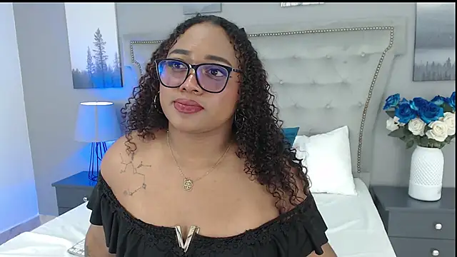 RoxieLewis online show from 03-22-25, 06:54