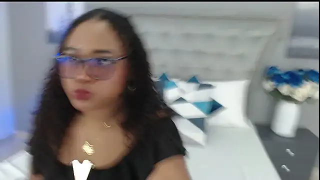 RoxieLewis online show from 03-22-25, 03:52