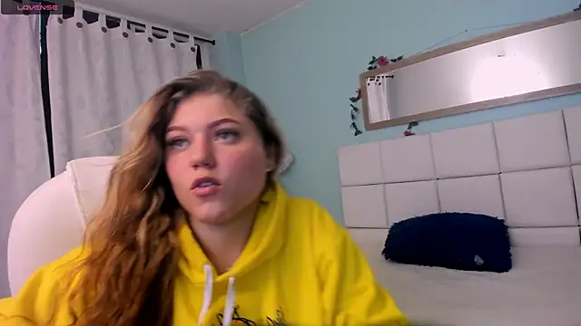 Snapshot of alaia_greyy chatting on 02-27-25, 04:21 alaia greyy online show from 02-27-25, 04:21