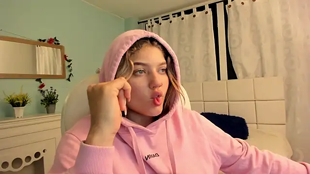 Snapshot of alaia_greyy chatting on 02-11-25, 02:13 alaia greyy online show from 02-11-25, 02:13
