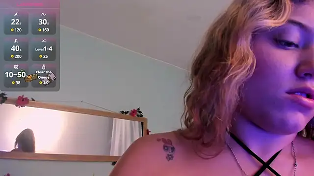 Snapshot of alaia_greyy chatting on 02-07-25, 01:22 alaia greyy online show from 02-07-25, 01:22