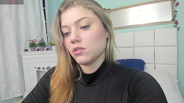 Snapshot of alaia_greyy chatting on 03-14-25, 01:35 alaia greyy online show from 03-14-25, 01:35