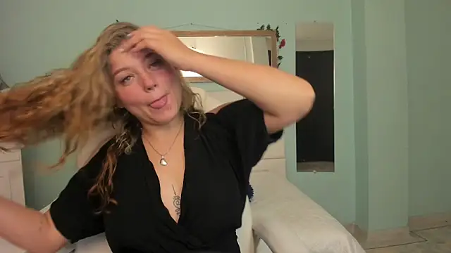 Snapshot of alaia_greyy chatting on 03-10-25, 12:49 alaia greyy online show from 03-10-25, 12:49