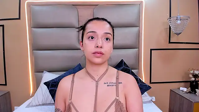 CAYLINCOLLINS online show from 10-28-25, 03:18