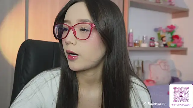 Snapshot of sophi_lii chatting on 06-08-26, 10:10 sophi lii online show from 06-08-26, 10:10