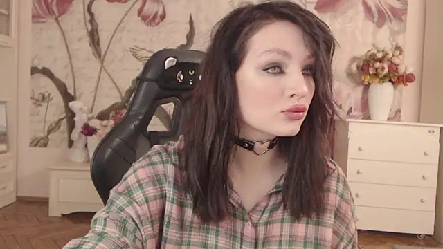 BritneyBarker online show from 02-05-26, 10:27