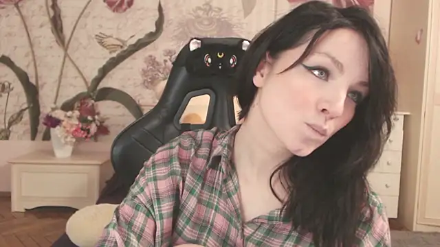 BritneyBarker online show from 12-22-25, 02:01