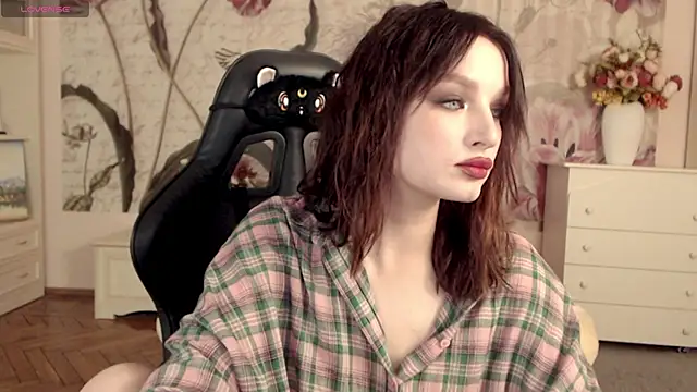 BritneyBarker online show from 11-18-25, 07:28