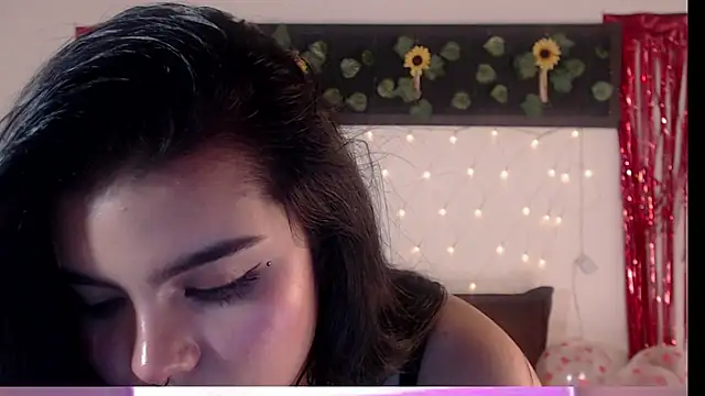 Snapshot of saray__jones chatting on 02-14-25, 08:15 saray jones online show from 02-14-25, 08:15
