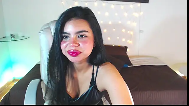 Snapshot of saray__jones chatting on 02-24-25, 02:04 saray jones online show from 02-24-25, 02:04