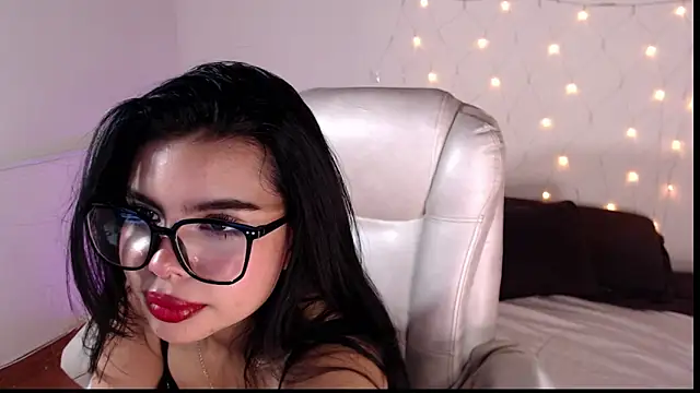 Snapshot of saray__jones chatting on 03-12-25, 01:08 saray jones online show from 03-12-25, 01:08