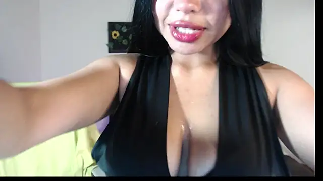 Snapshot of saray__jones chatting on 02-12-25, 03:05 saray jones online show from 02-12-25, 03:05
