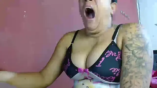 Snapshot of Tammyymilf chatting on 10-05-25, 09:55 Tammyymilf online show from 10-05-25, 09:55