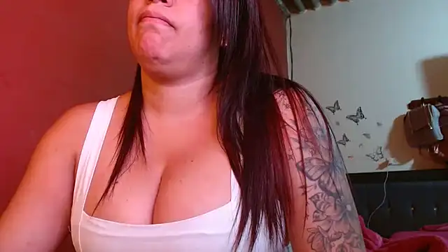 Snapshot of Tammyymilf chatting on 10-18-25, 01:24 Tammyymilf online show from 10-18-25, 01:24