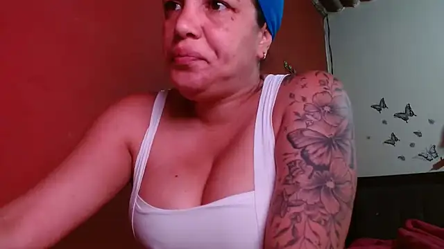 Snapshot of Tammyymilf chatting on 10-19-25, 05:10 Tammyymilf online show from 10-19-25, 05:10