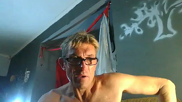 Snapshot of xylegs chatting on 02-21-25, 08:38 xylegs online show from 02-21-25, 08:38