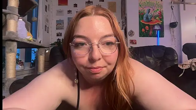Snapshot of curvycate127 chatting on 05-20-26, 12:24 curvycate127 online show from 05-20-26, 12:24