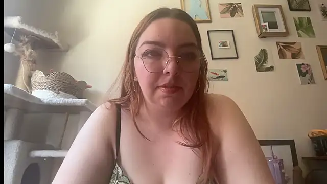 Snapshot of curvycate127 chatting on 03-17-26, 06:44 curvycate127 online show from 03-17-26, 06:44