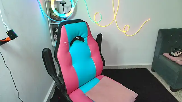 gisell363472 online show from 12-13-25, 08:04